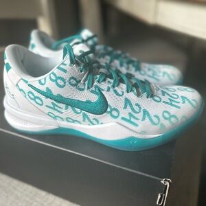 Nike KOBE VIII PROTRO size 8 men 
9.5 women
